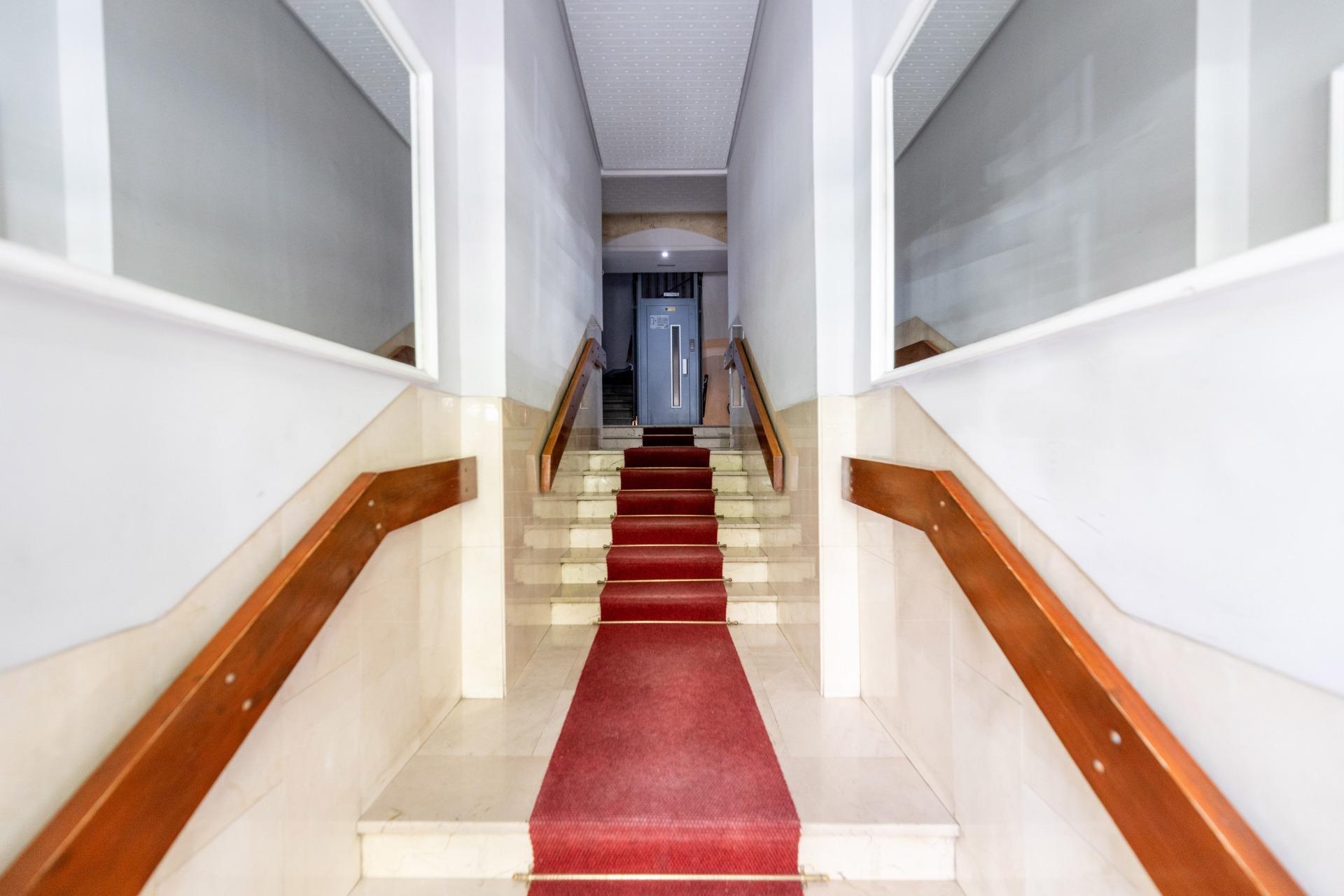 8-6 Diseño, elegancia, luz y confort en la Milla de Oro – Calle Ortega y Gasset.