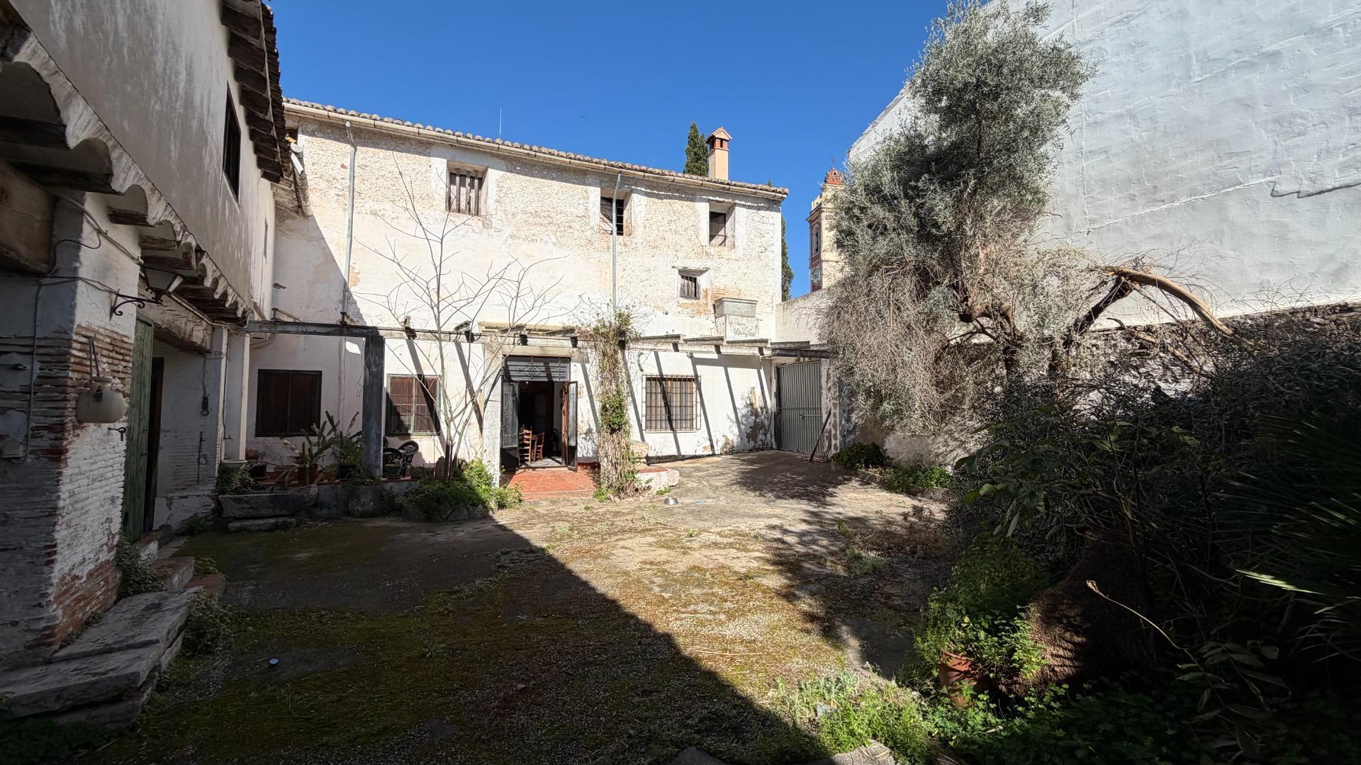 9-3-6 Casa de Pueblo en Alberic: 751 m², 6 Hab, Gran Patio y Antigua Cambra de la Seda