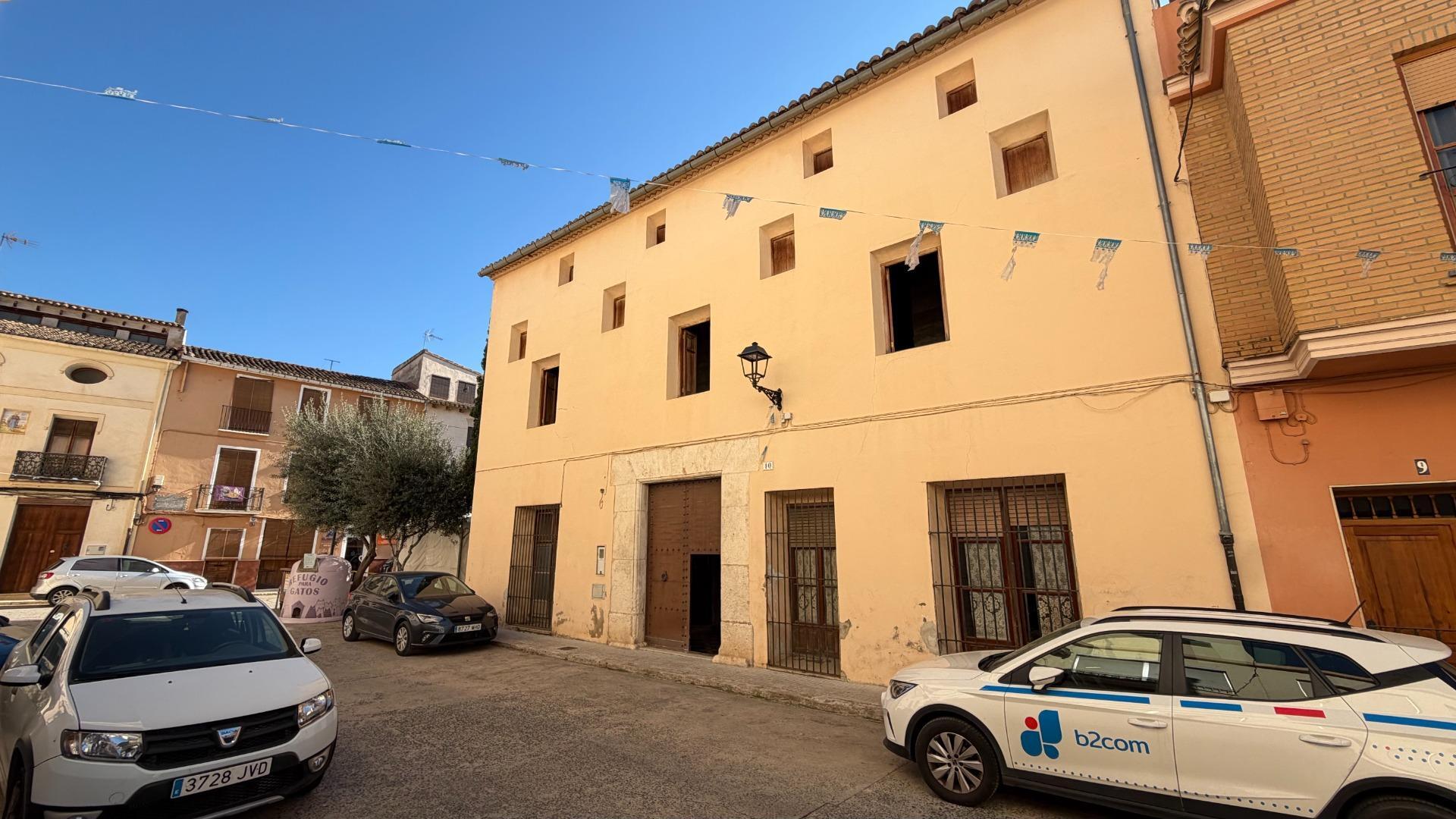 9-8-4 Casa de Pueblo en Alberic: 751 m², 6 Hab, Gran Patio y Antigua Cambra de la Seda