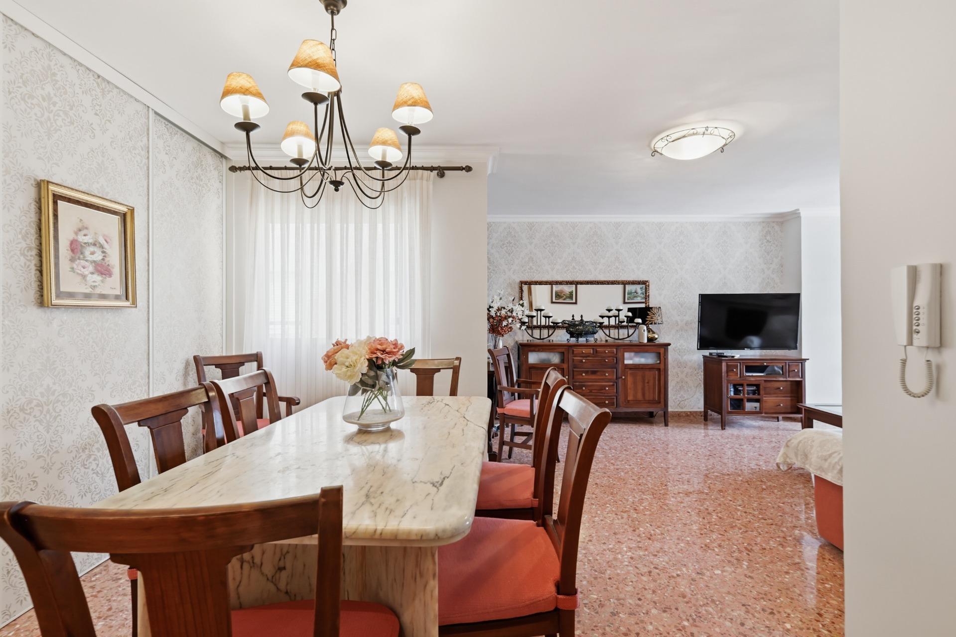 Ático de 141 m² con espectacular terraza, garaje y trastero en Benifaió