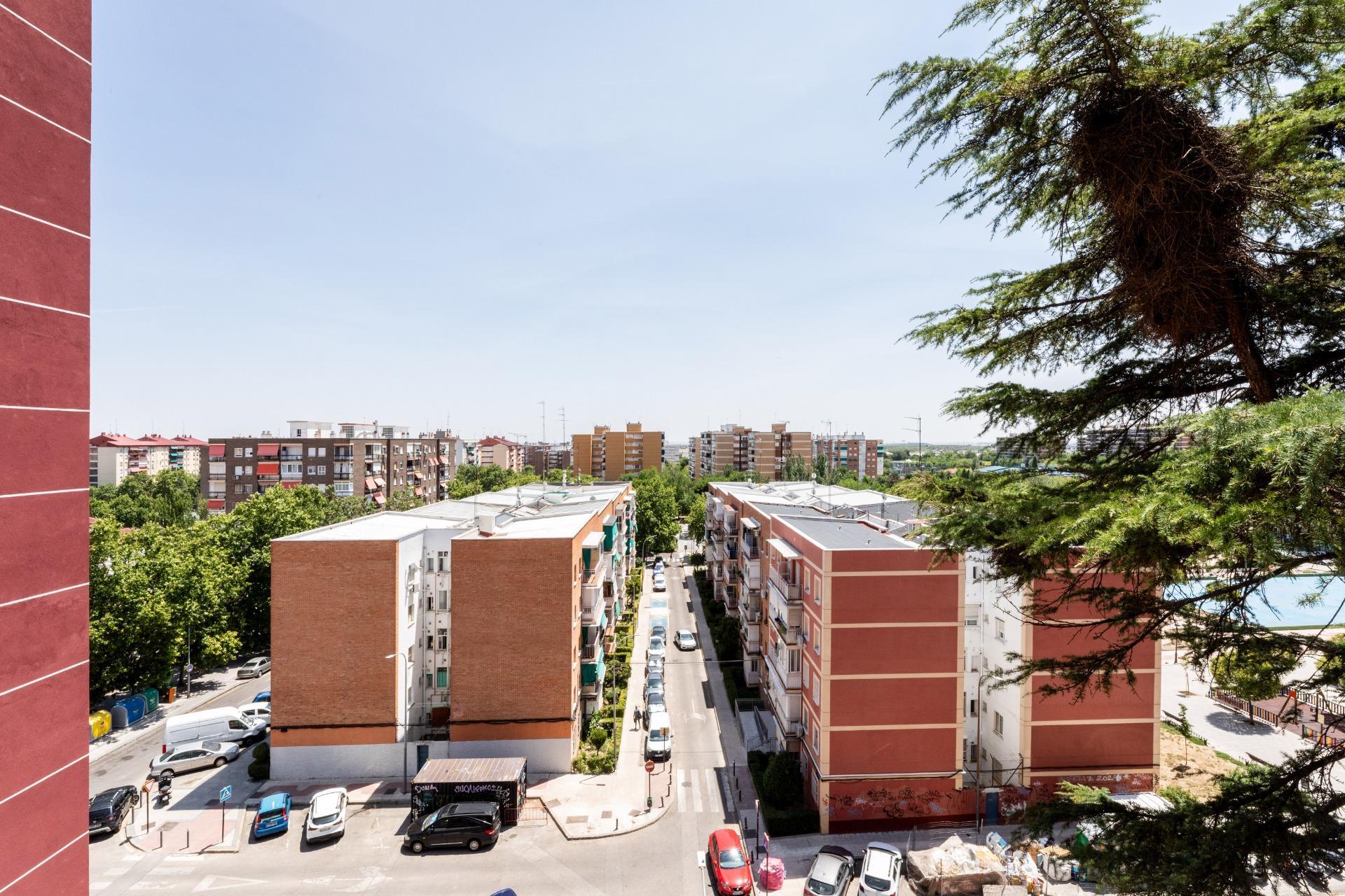 Piso de 3 Dormitorios con Terraza, Ascensor y Garaje en Alcorcón