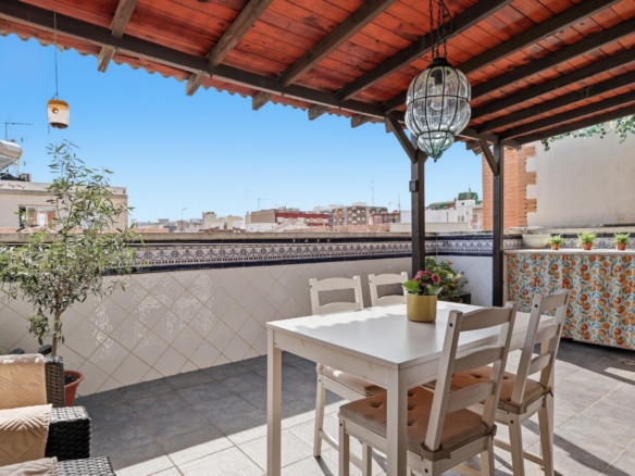 Ático de 141 m² con espectacular terraza, garaje y trastero en Benifaió