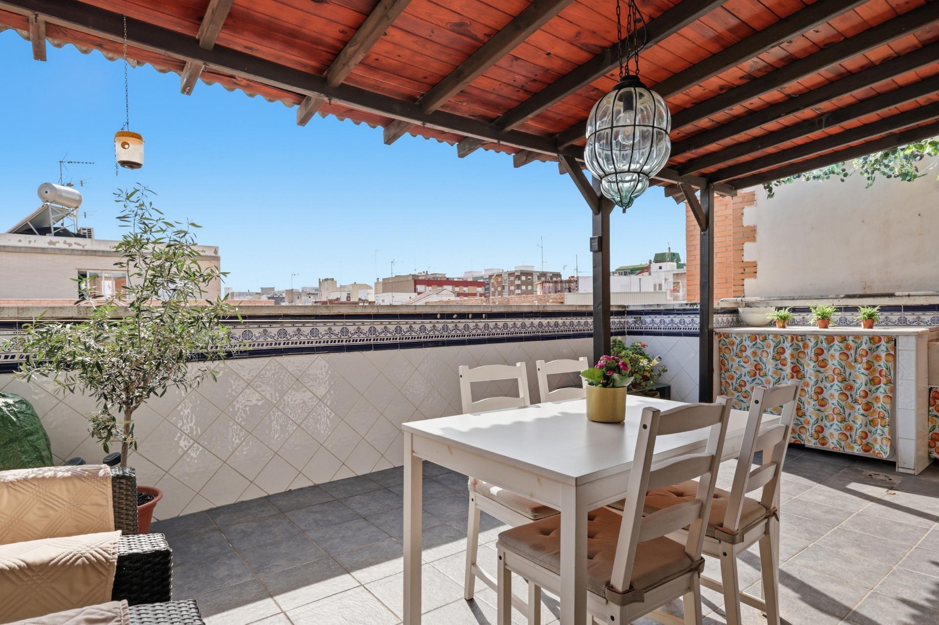 Ático de 141 m² con espectacular terraza, garaje y trastero en Benifaió