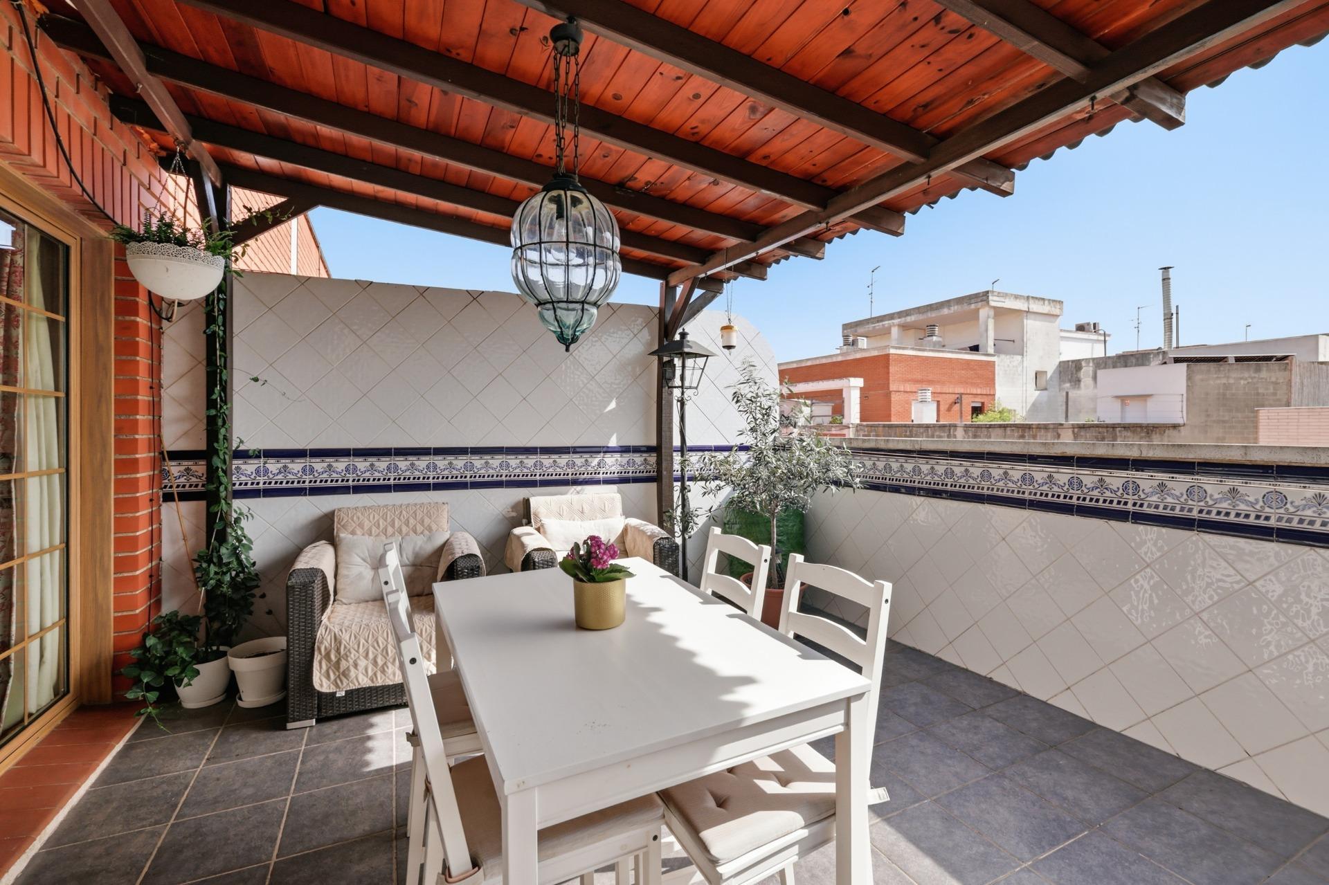 Ático de 141 m² con espectacular terraza, garaje y trastero en Benifaió