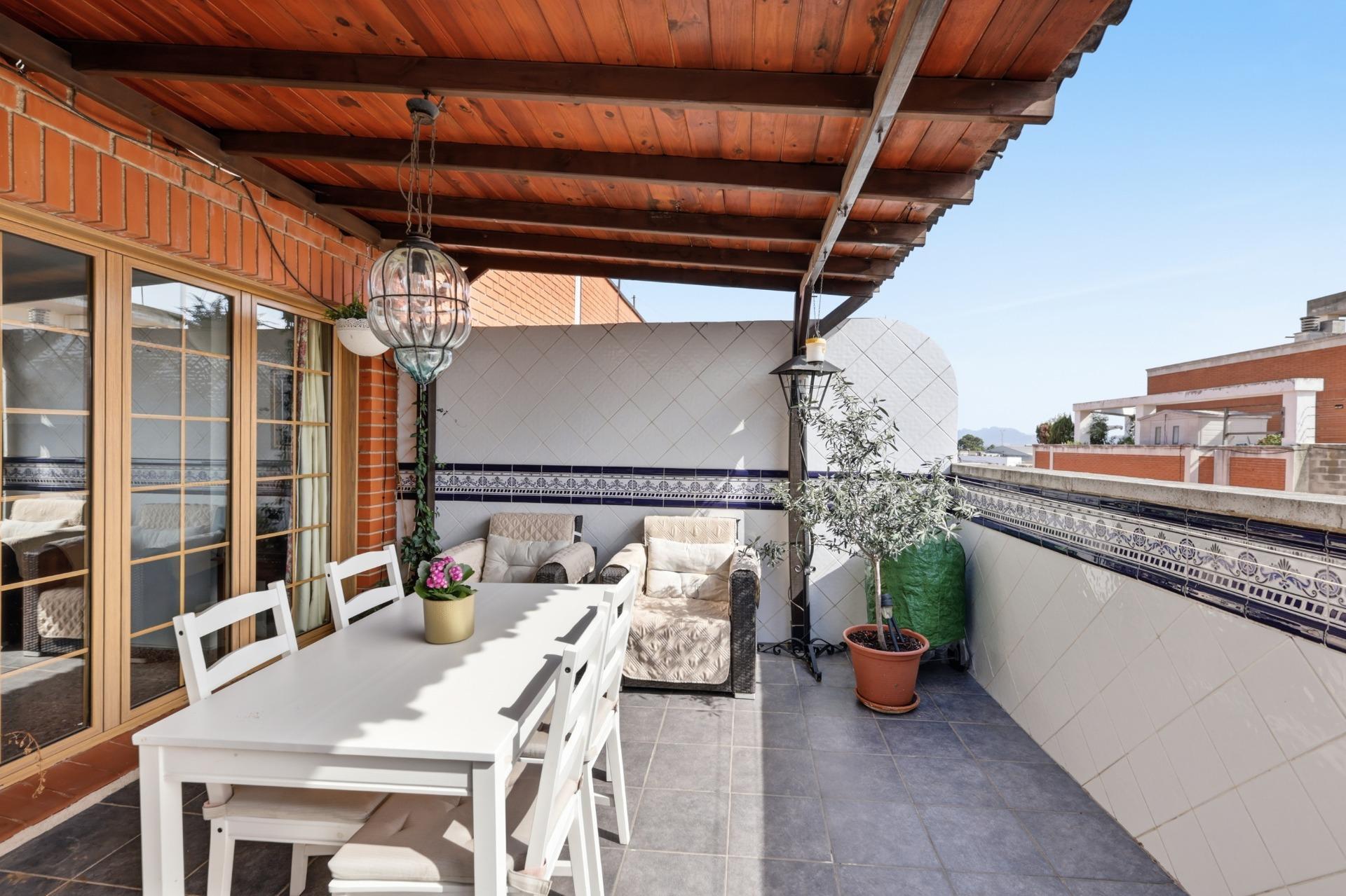 Ático de 141 m² con espectacular terraza, garaje y trastero en Benifaió