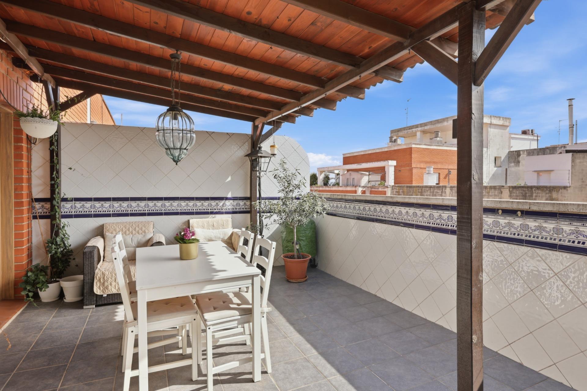 Ático de 141 m² con espectacular terraza, garaje y trastero en Benifaió