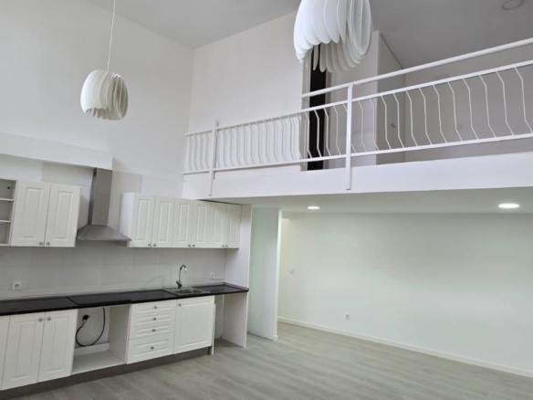 REMAX SORONA COMERCIALIZA PISO A ESTRENAR EN PELAYOS DE LA PRESA