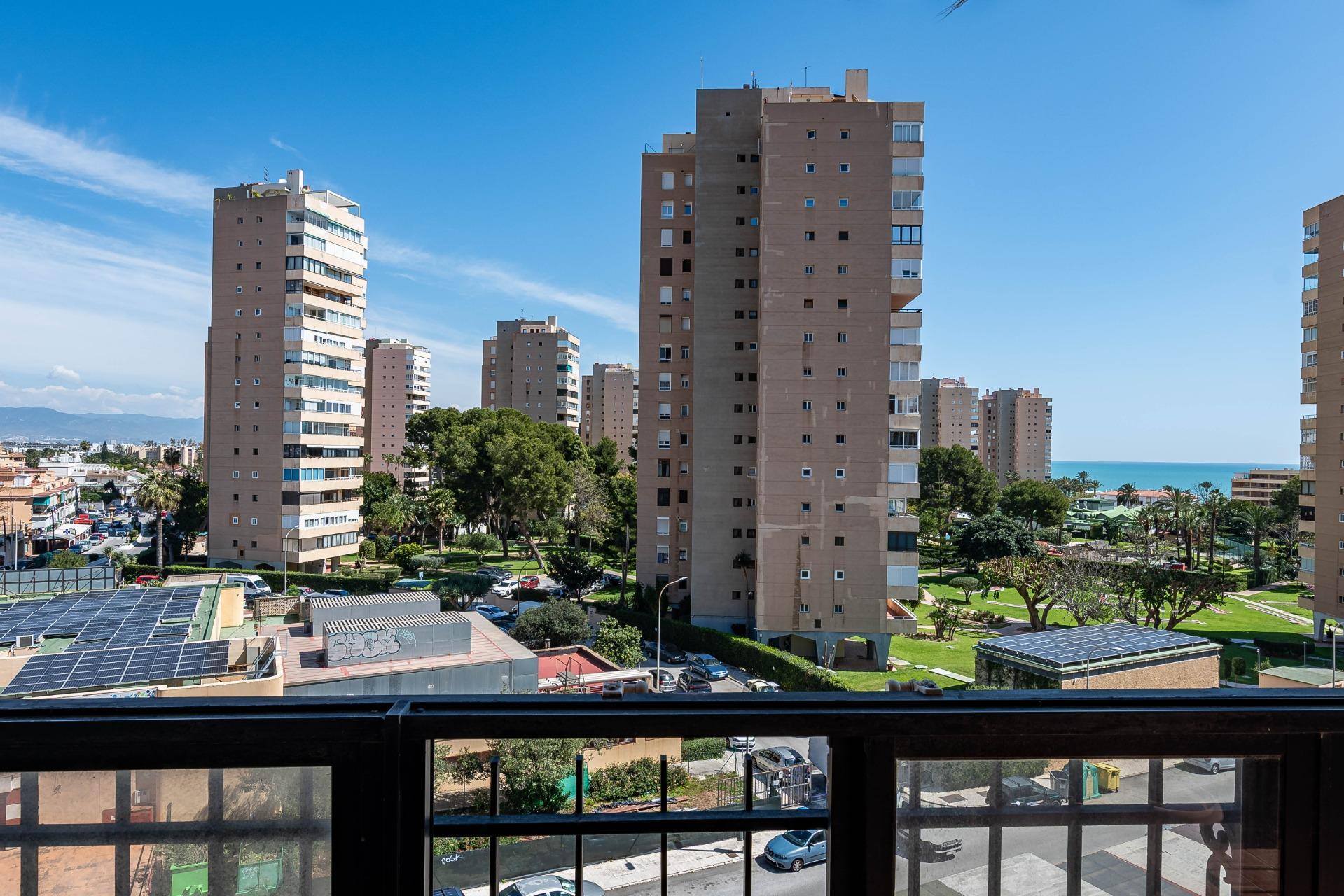 11-1-3 AMPLIO PISO CON VISTAS AL MAR EN PLAYAMAR, TORREMOLINOS