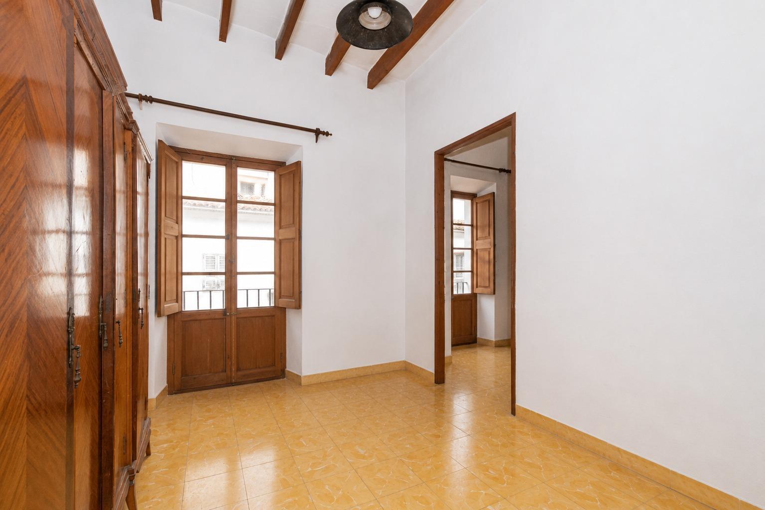 Casa de pueblo de tres plantas para reformar en el centro histórico de Felanitx