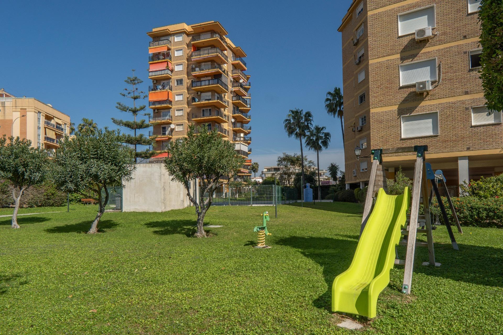 11-3-3 AMPLIO PISO CON VISTAS AL MAR EN PLAYAMAR, TORREMOLINOS