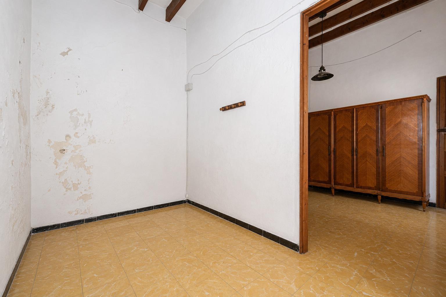 Casa de pueblo de tres plantas para reformar en el centro histórico de Felanitx