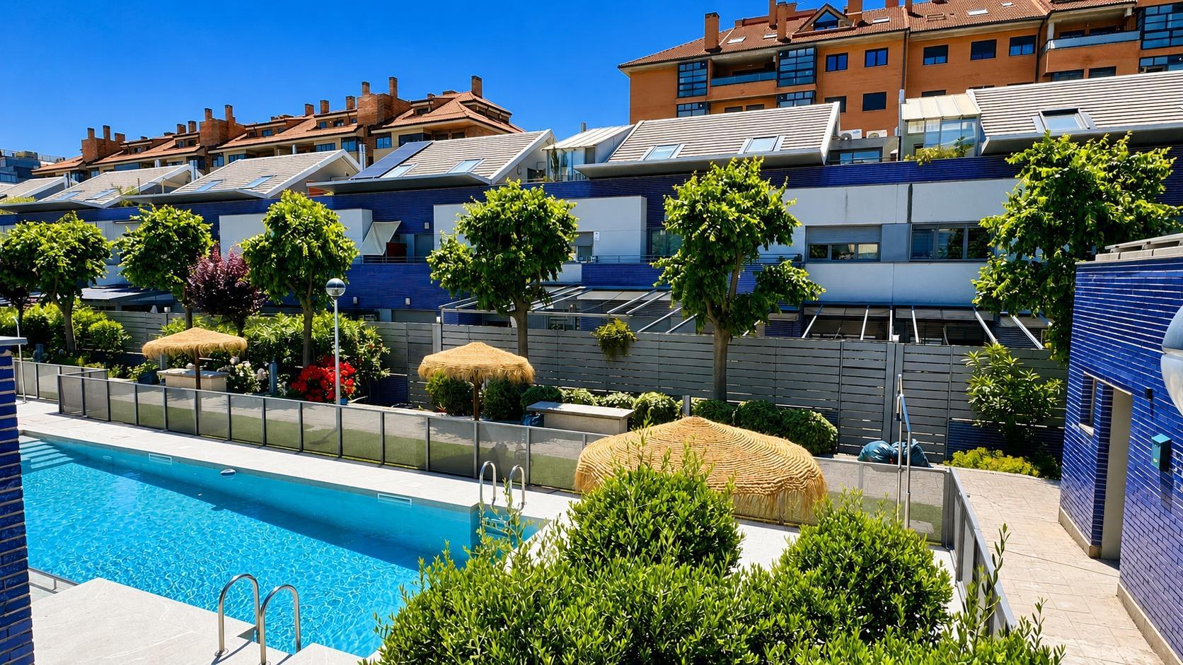 🏡✨ Vive el alquiler de lujo en esta urbanización privada – ALQUILER DE TEMPORADA.