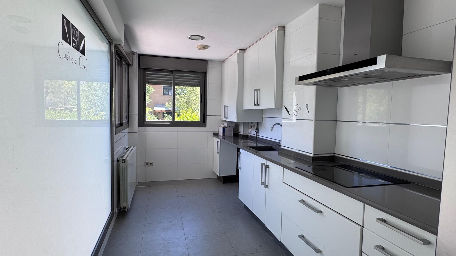🏡✨ Vive el alquiler de lujo en esta urbanización privada – ALQUILER DE TEMPORADA.
