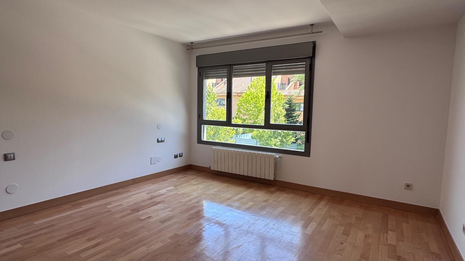 🏡✨ Vive el alquiler de lujo en esta urbanización privada – ALQUILER DE TEMPORADA.