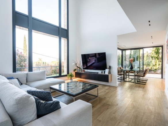IMPRESIONANTE VIVIENDA DE DISEÑO CON PISCINA DE SAL Y ESPECTACULARES VISTAS