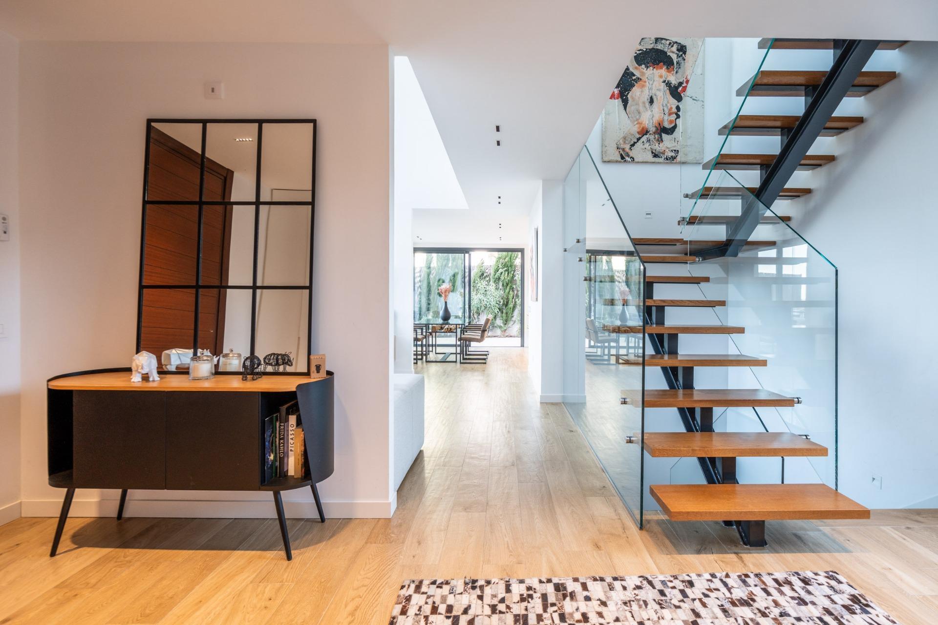 IMPRESIONANTE VIVIENDA DE DISEÑO CON PISCINA DE SAL Y ESPECTACULARES VISTAS