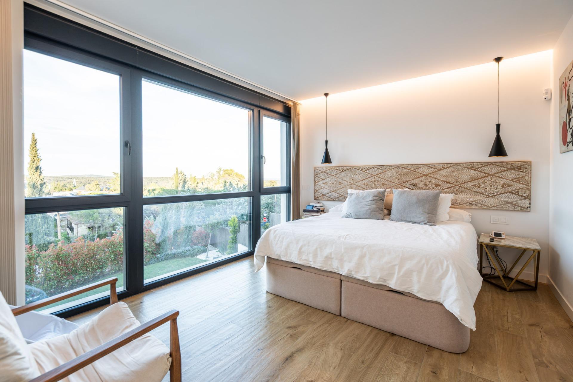 IMPRESIONANTE VIVIENDA DE DISEÑO CON PISCINA DE SAL Y ESPECTACULARES VISTAS