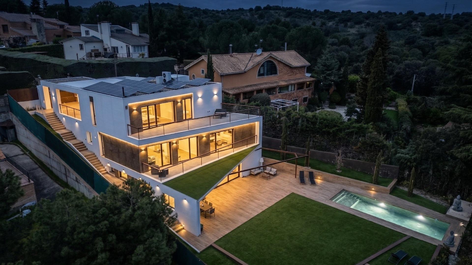 ^**^EXCLUSIVA VIVIENDA DE DISEÑO CON PISCINA Y VISTAS EN LOS PEÑASCALES^**^
