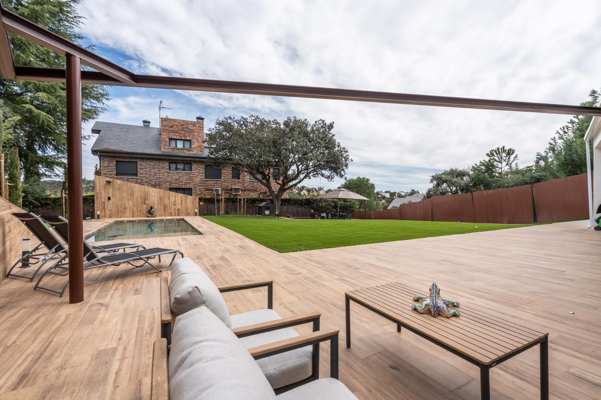 ^**^EXCLUSIVA VIVIENDA DE DISEÑO CON PISCINA Y VISTAS EN LOS PEÑASCALES^**^