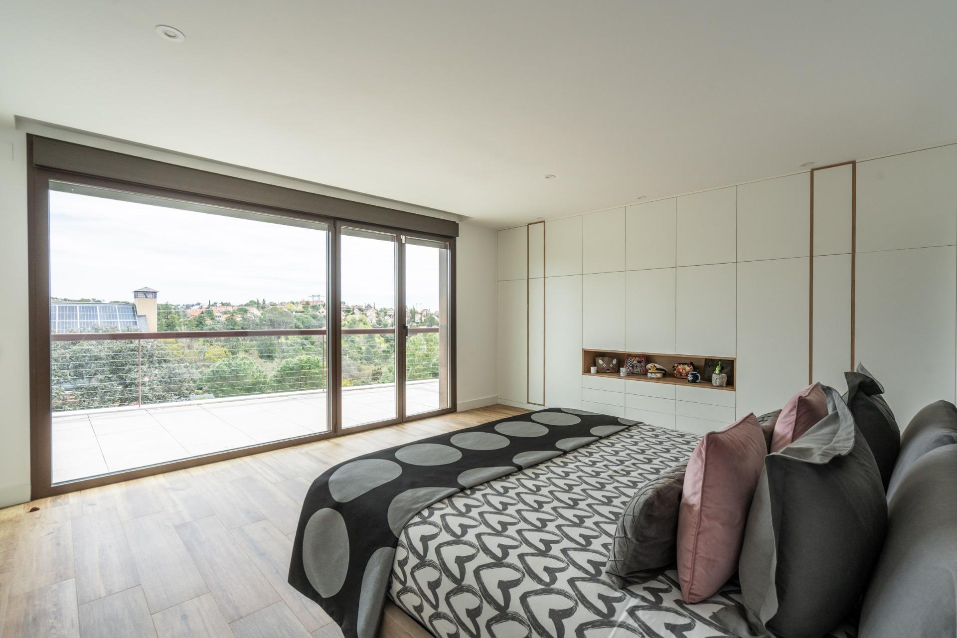 ^**^EXCLUSIVA VIVIENDA DE DISEÑO CON PISCINA Y VISTAS EN LOS PEÑASCALES^**^