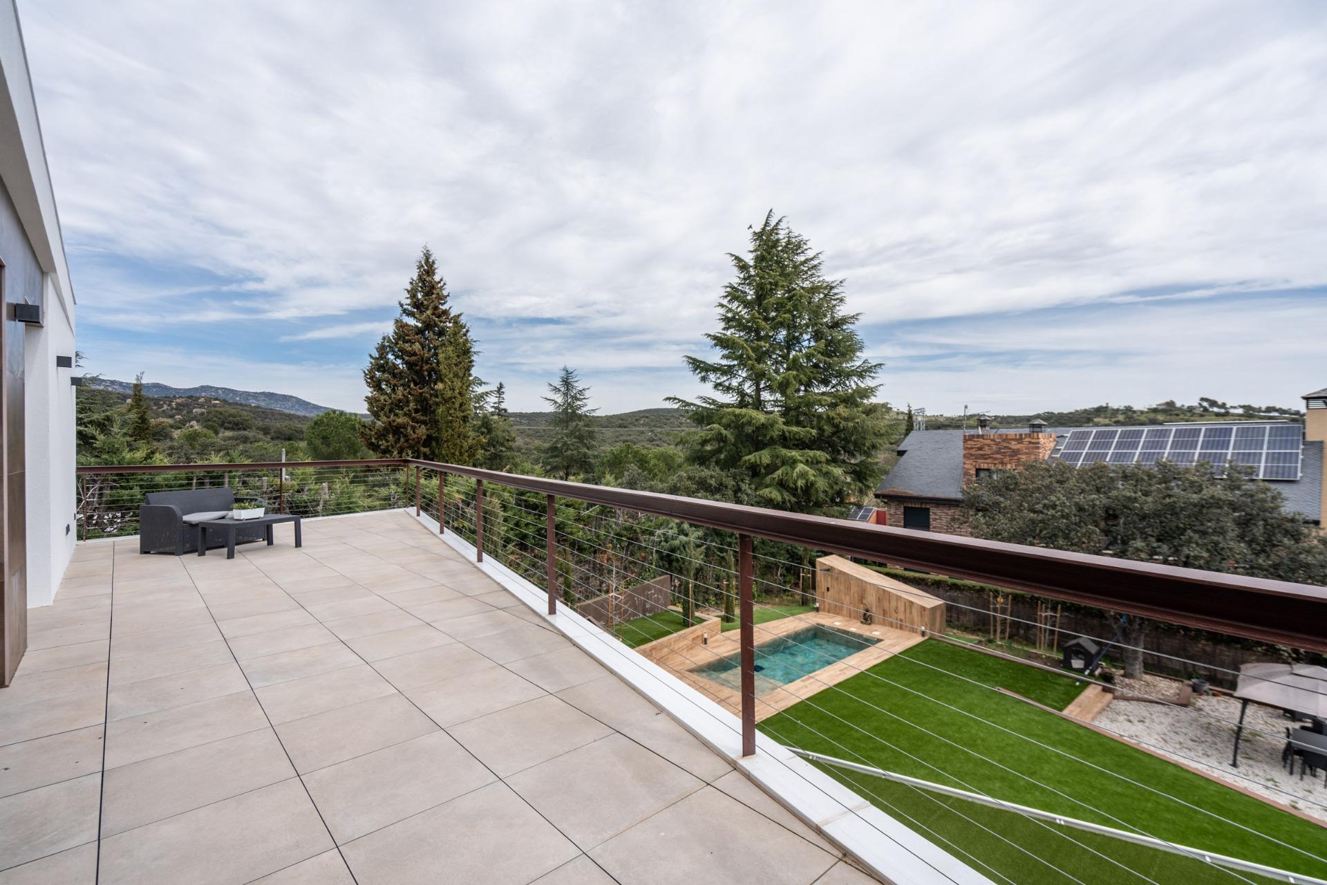 ^**^EXCLUSIVA VIVIENDA DE DISEÑO CON PISCINA Y VISTAS EN LOS PEÑASCALES^**^