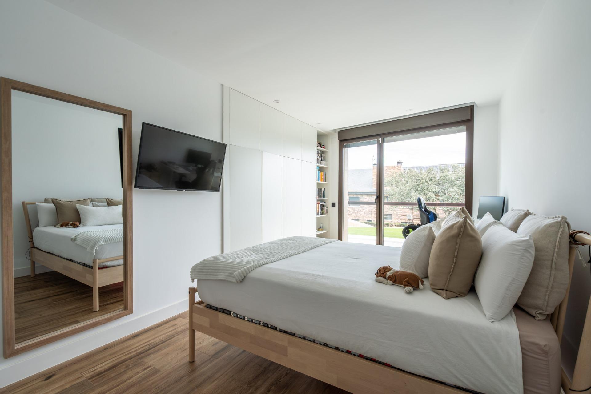 ^**^EXCLUSIVA VIVIENDA DE DISEÑO CON PISCINA Y VISTAS EN LOS PEÑASCALES^**^