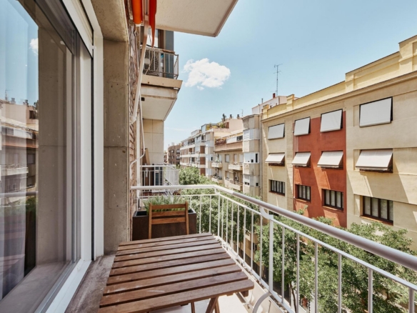 Exclusivo piso en Calle General Diaz Porlier de 200 mt , una 4º planta con 2 terrazas, trastero, 3 hab/3baños. Un lujo de vivienda