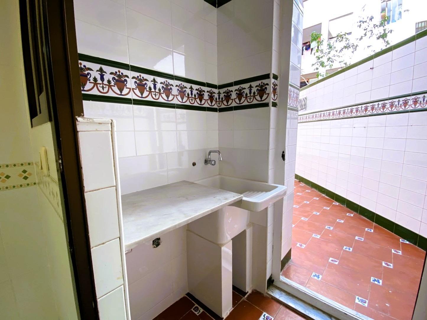 Mucho más que un piso: 4 dormitorios, terraza espectacular y un hogar esperando tu estilo.