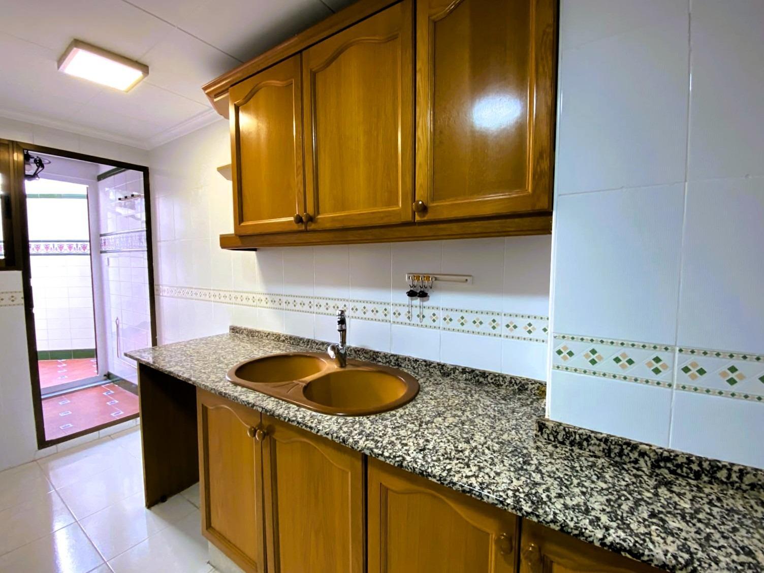 Mucho más que un piso: 4 dormitorios, terraza espectacular y un hogar esperando tu estilo.
