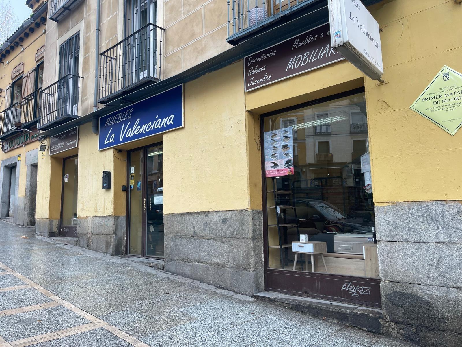 24-1-4 ^**^LOCAL CON MÁXIMA VISIBILIDAD EN EL CORAZÓN DEL RASTRO, MADRID^**^ En el corazón más vibrante y auténtico de Madrid se presenta esta magnífica oportunidad de alquiler en plena Ribera de Curti