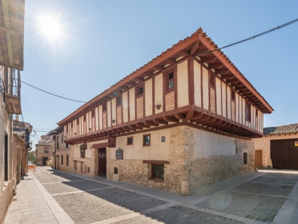 Edificio singular histórico en el corazón de Torrelaguna – El Alfolí de la Sal