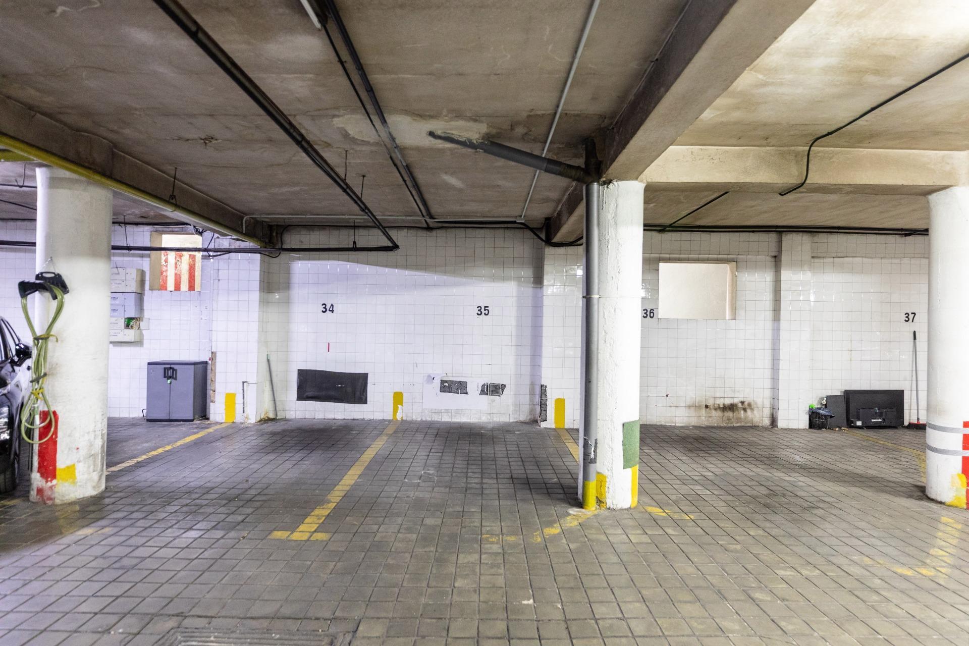 Plaza de garaje para coche grande en Ibiza – Retiro