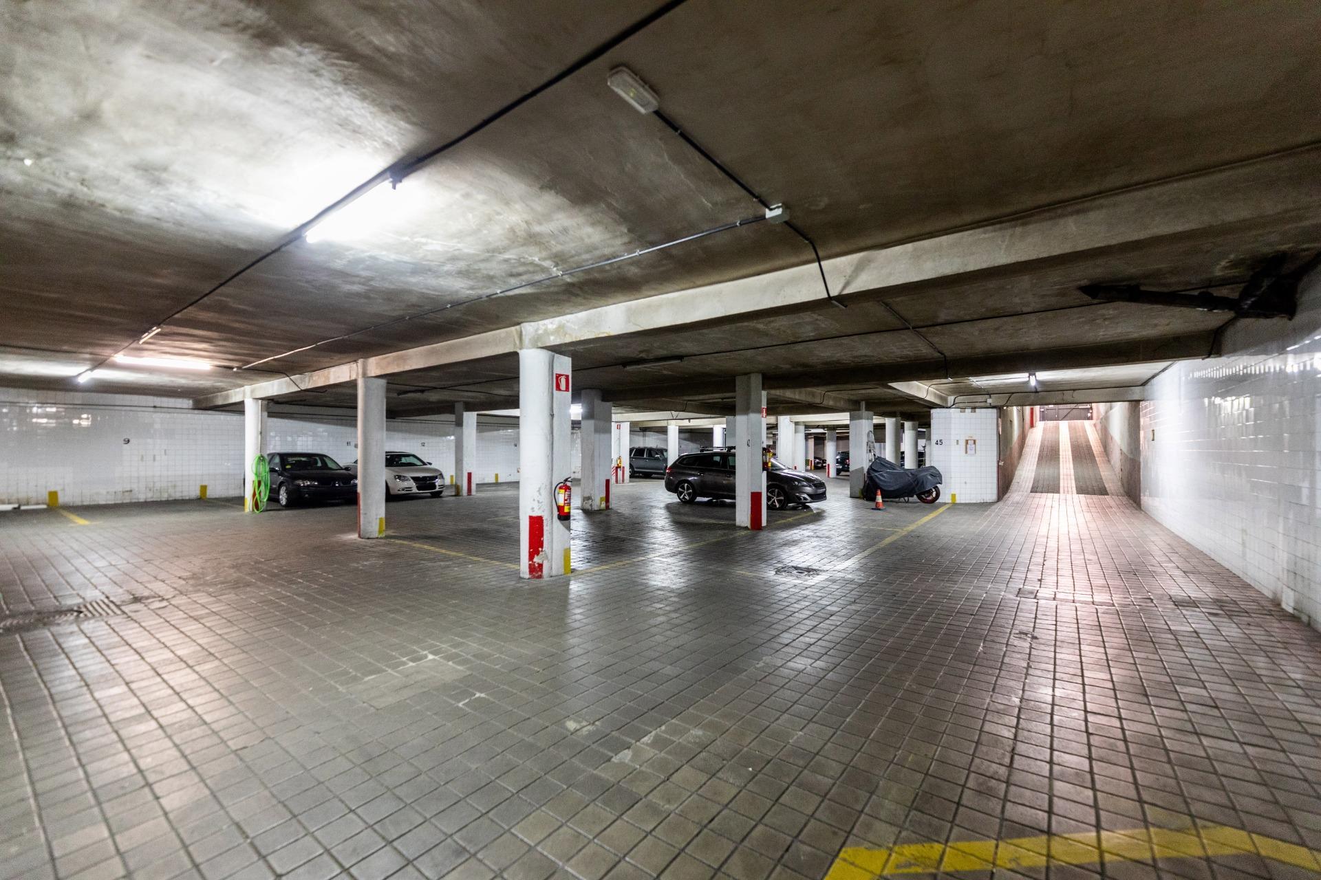 Plaza de garaje para coche grande en Ibiza – Retiro