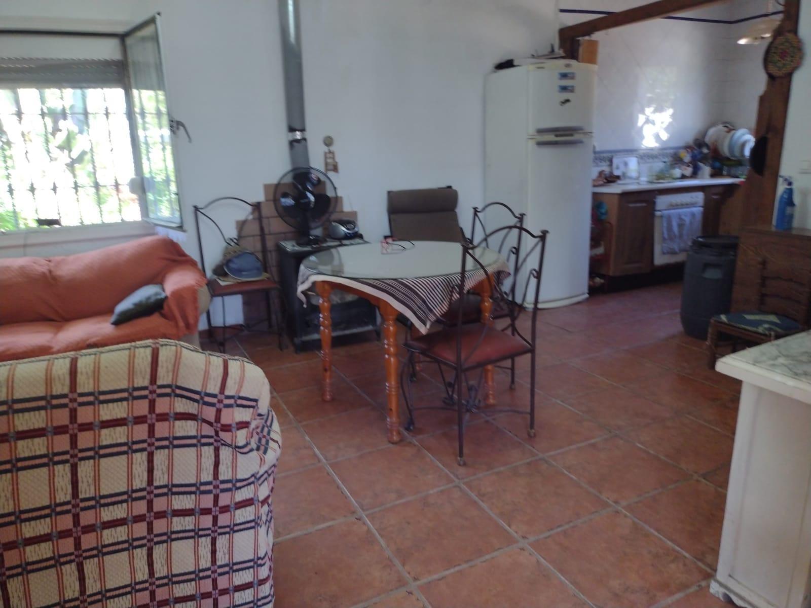 MAGNIFICA PARCELA DE CASI DOS HECTAREAS, CON CHALET Y PISCINA