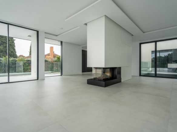 ^**^MAGNÍFICO CHALET INDEPENDIENTE DE LUJO EN LA ZONA MÁS EXCLUSIVA DE LAS ROZAS – CLUB DE GOLF^**^  Exclusiva vivienda de lujo totalmente a estrenar, situada en una de las zonas más prestigiosas