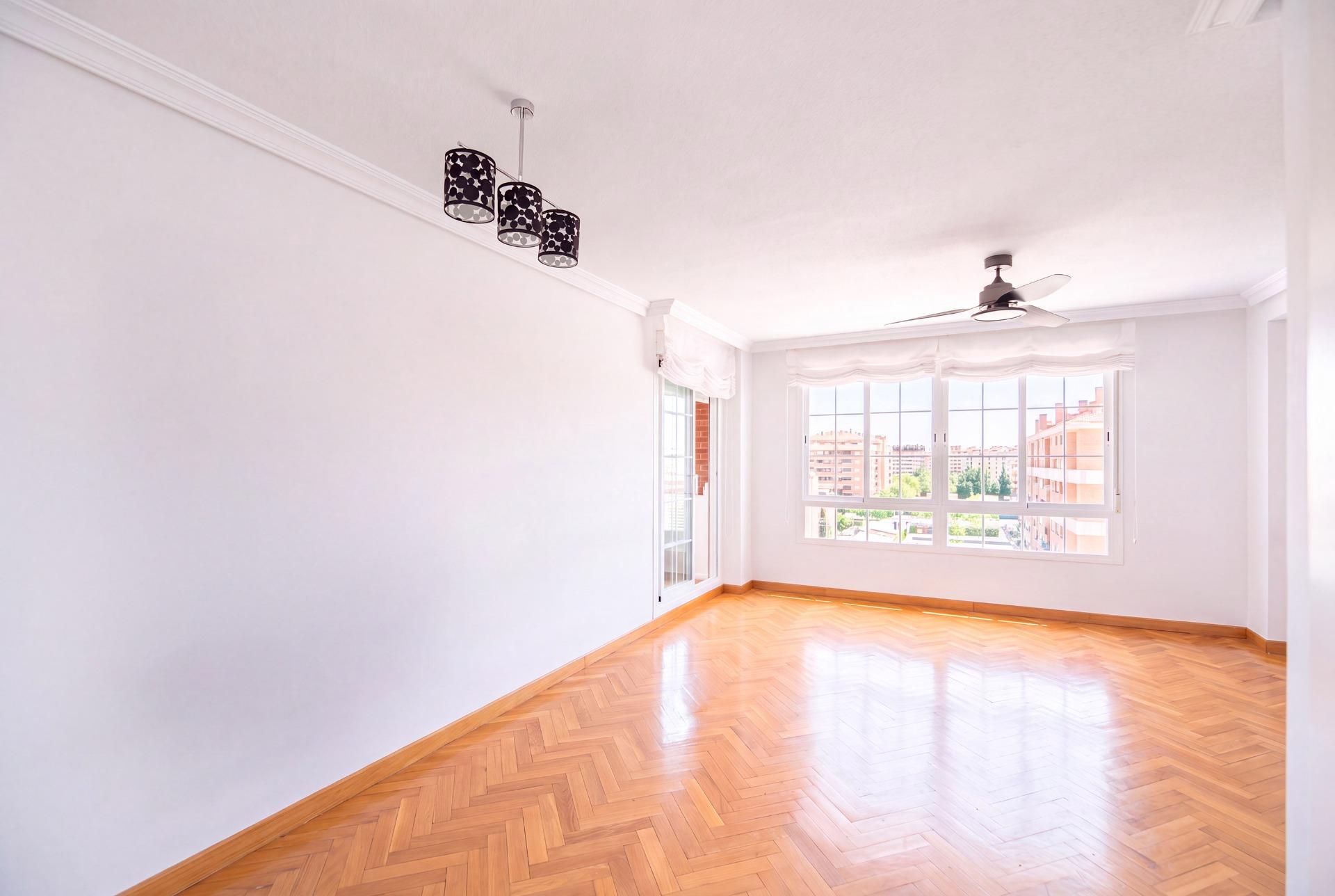 Magnífico piso de 3 habitaciones y 2 baños con piscina, 2 plazas de garaje y trastero en la Vega de la Moraleja