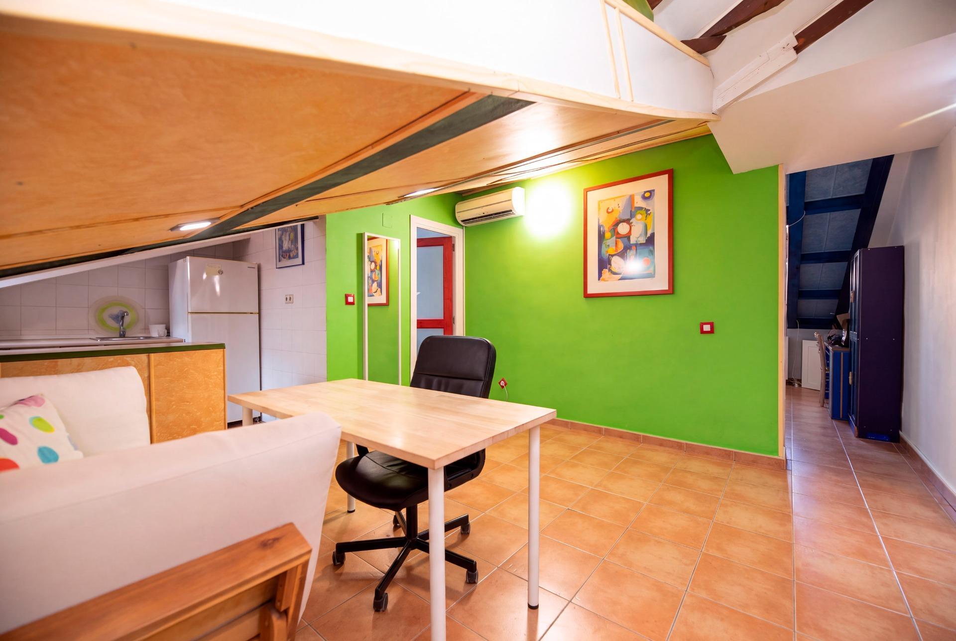 Piso de 1 dormitorio en última planta en Chamberí