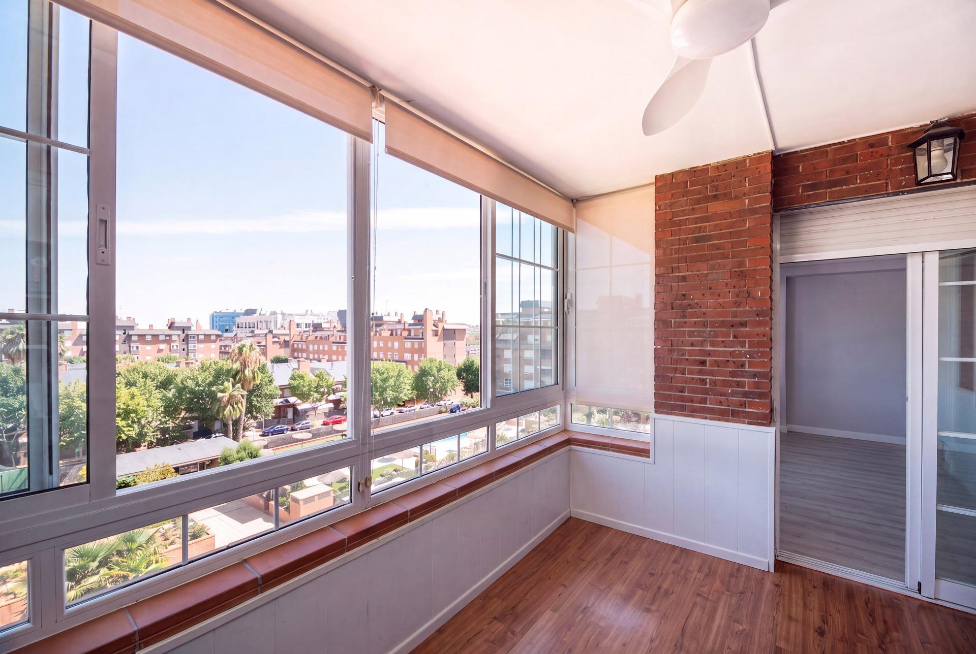 Magnífico piso de 3 habitaciones y 2 baños con piscina, 2 plazas de garaje y trastero en la Vega de la Moraleja