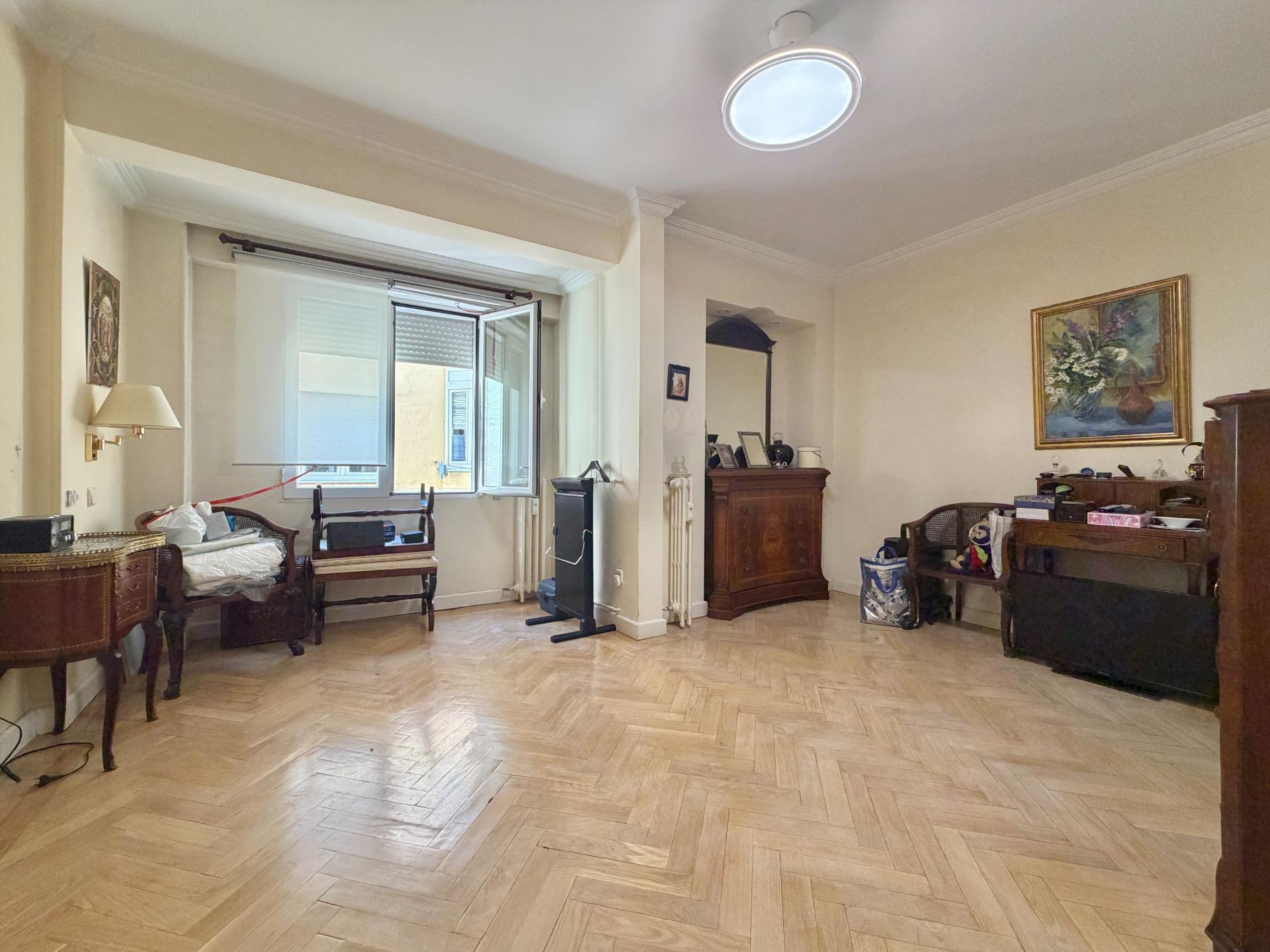 4-7-16 ^**^EXCLUSIVO PISO DE 140 M², MUY LUMINOSO Y TRANQUILO EN EL CORAZÓN DE CHAMBERÍ^**^