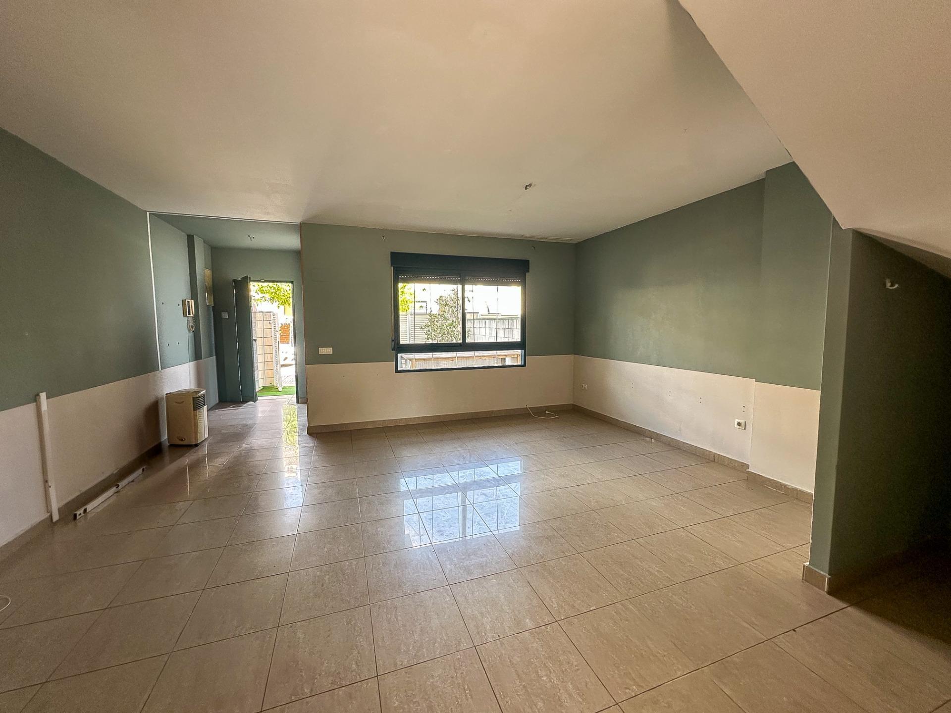 Magnífico adosado de 166 m² con piscina comunitaria en una tranquila zona residencial de Gandía