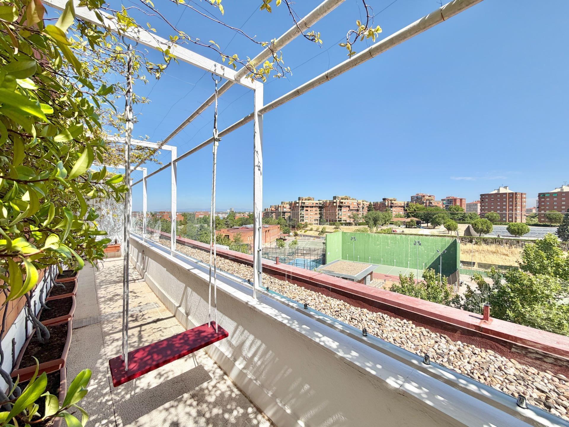 ^**^EXCLUSIVO DÚPLEX REFORMADO DE 140 M² CON ESPECTACULAR TERRAZA Y VISTAS PANORÁMICAS AL SKYLINE DE MADRID^**^
