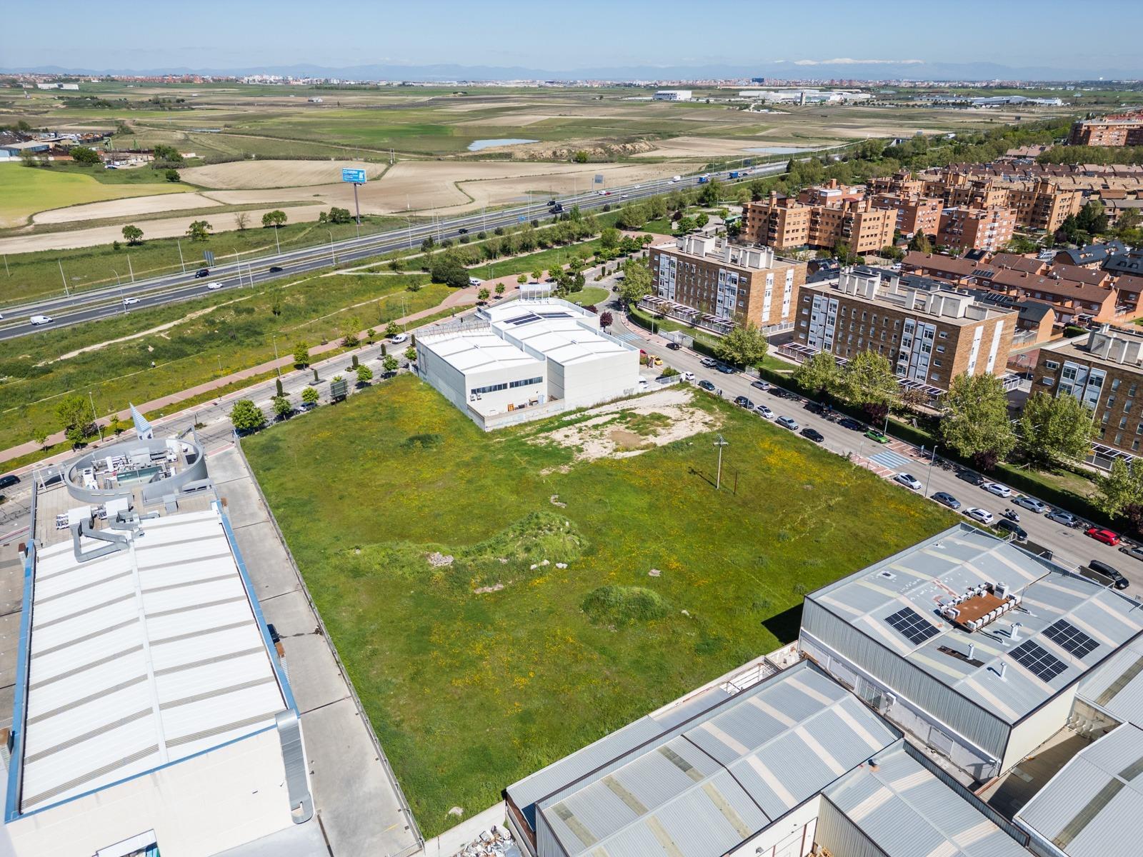 ¡OPORTUNIDAD INVERSORES Y EMPRESAS! Parcela Urbana de 2.627 m² Frente al Núcleo Urbano Ubicación pri
