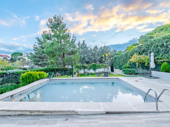 Chalet individual en Valdemorillo – Urb. Mirador del Romero