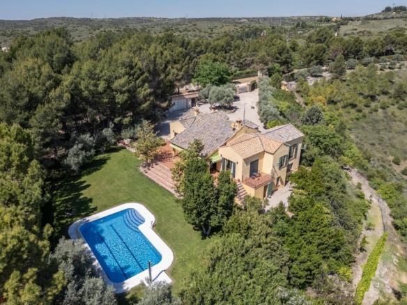 ^^ EN VENTA EXCLUSIVA – IMPRESIONANTE FINCA DE 4 HECTÁREAS EN VALGRANDE, CHINCHÓN ^**^  Ponemos a la