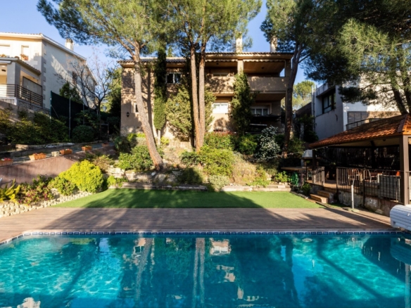 EXCLUSIVO CHALET INDEPENDIENTE EN LOS PEÑASCALES