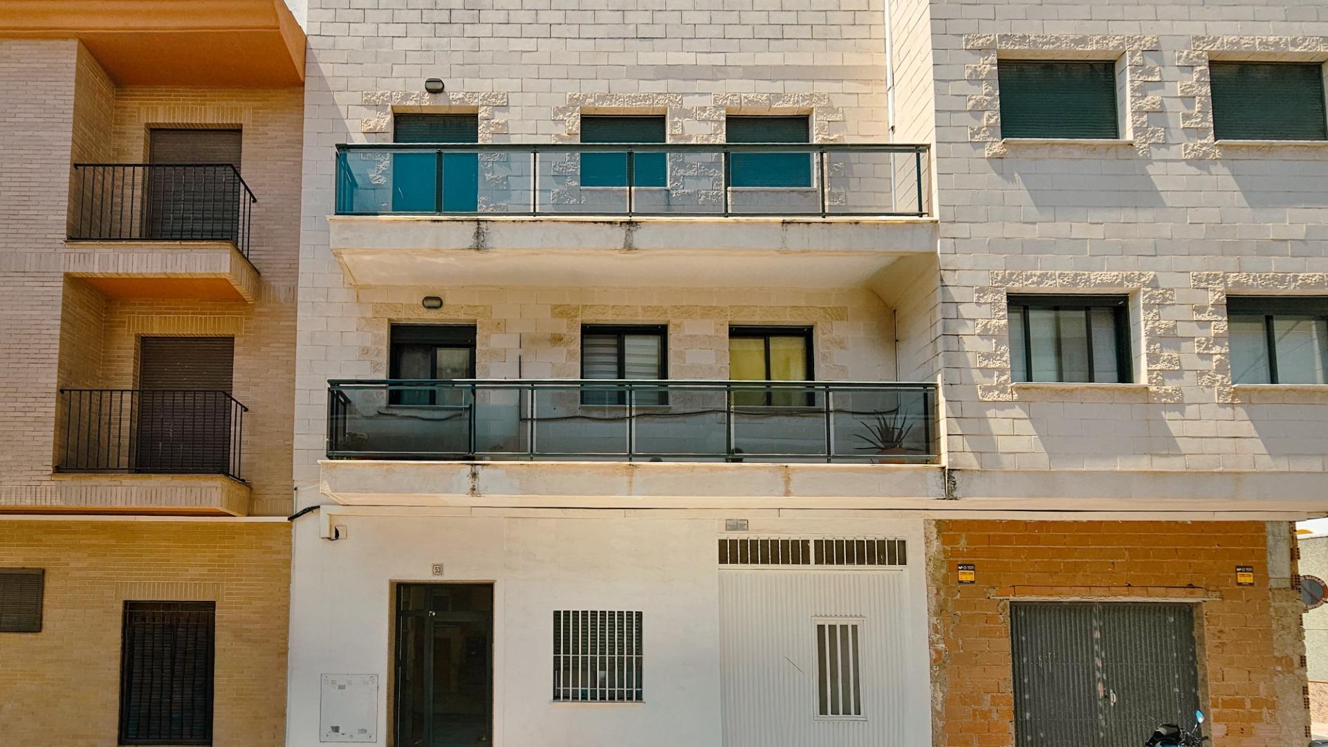 6-3-8 Piso en Daimús