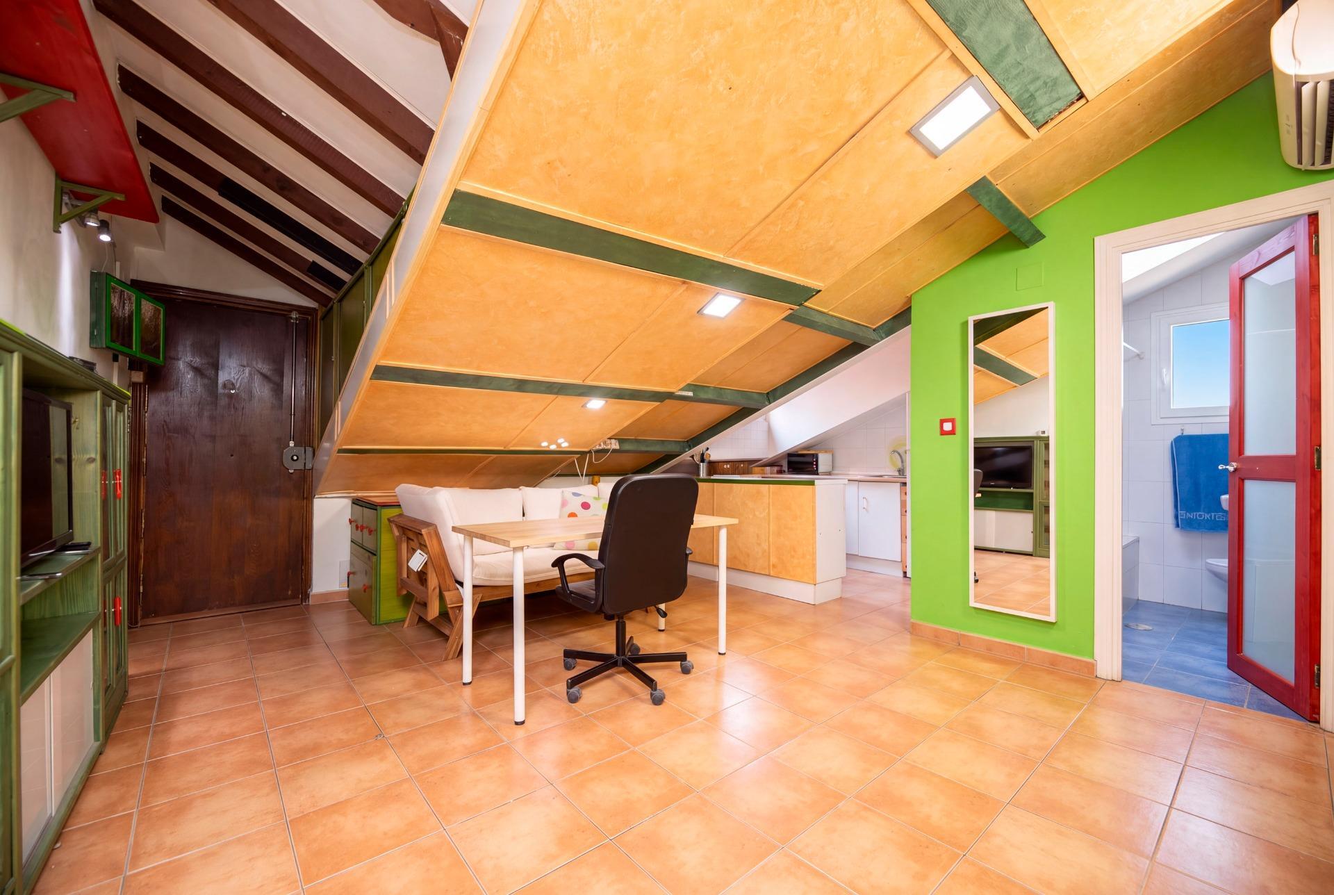 6-8-8 Última planta de 1 dormitorio en Trafalgar