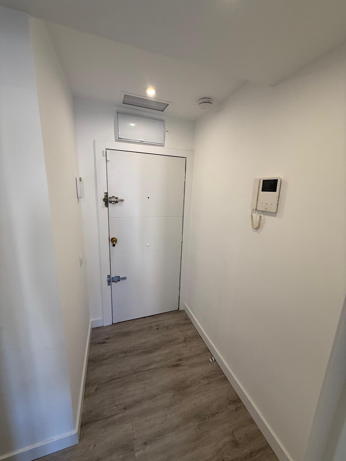 6-8-9 Habitación en alquiler en calle de Villacarlos 3, Madrid