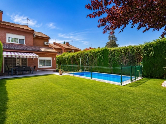 Exclusivo chalet pareado con piscina privada y parcela de 500 m² en Rivas Oeste