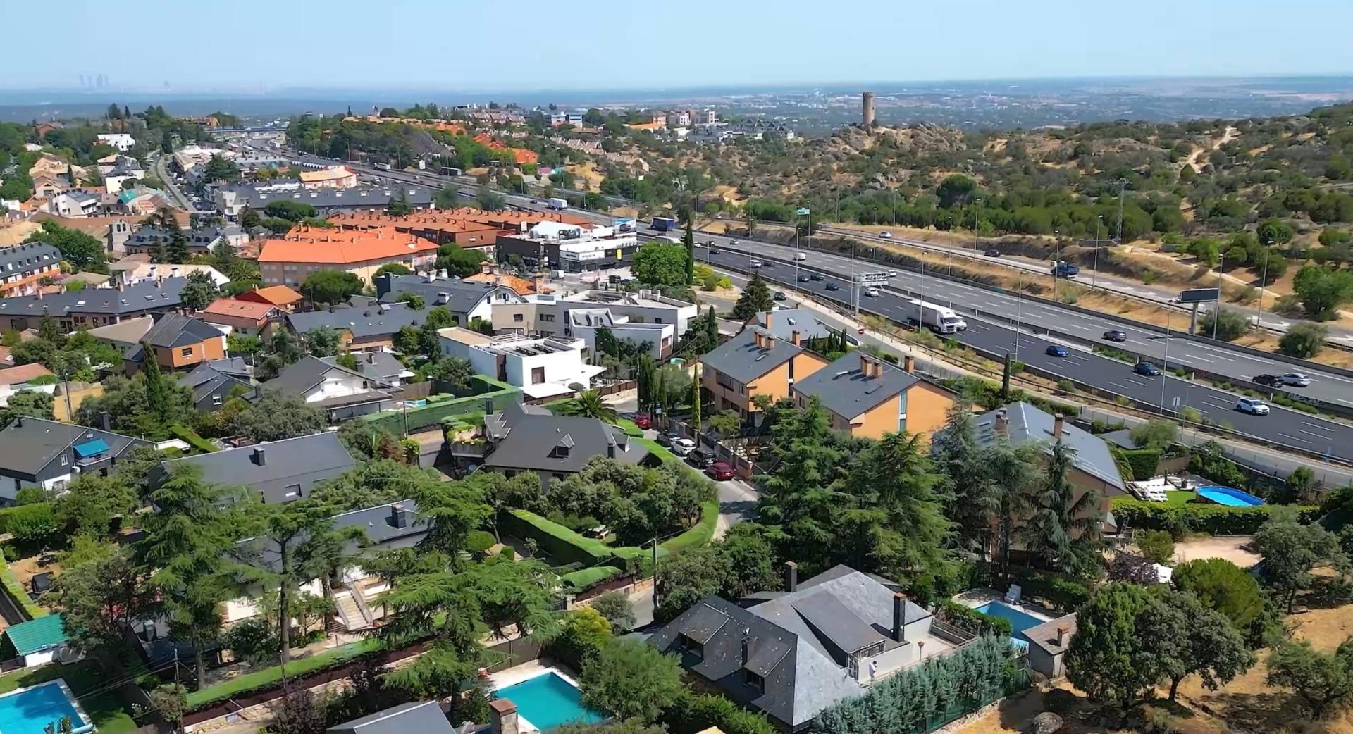 ^**^EXCLUSIVO CHALET INDEPENDIENTE DE 430 M² CON PISCINA Y EXCELENTE UBICACIÓN EN TORRELODONES^**^
